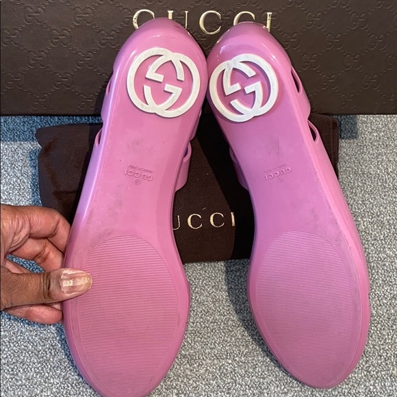 GUCCI pink rubberized peep toe pool vacation flat - Picture 3 of 8